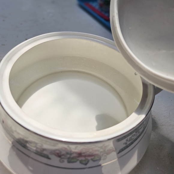 Lynn's Fine China Tureen (Deep Covered Dish) Serves Soup, Etc. - Picture 2 of 6